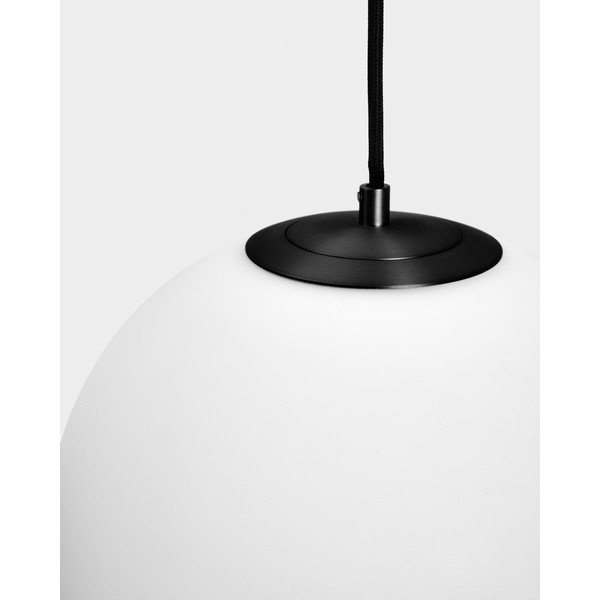 Fehér-fekete fém függőlámpa üveg búrával ø 30 cm Brisia – Kave Home-image-2