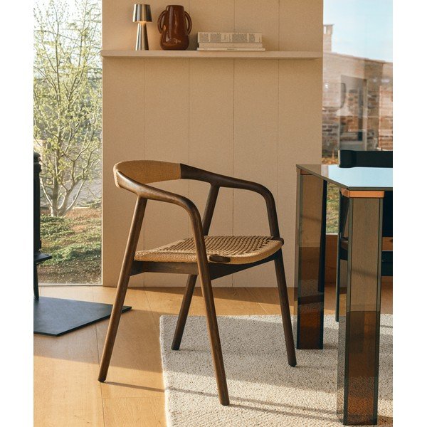 Sötét natúr színű karfás étkezőszék Derile – Kave Home-image-2