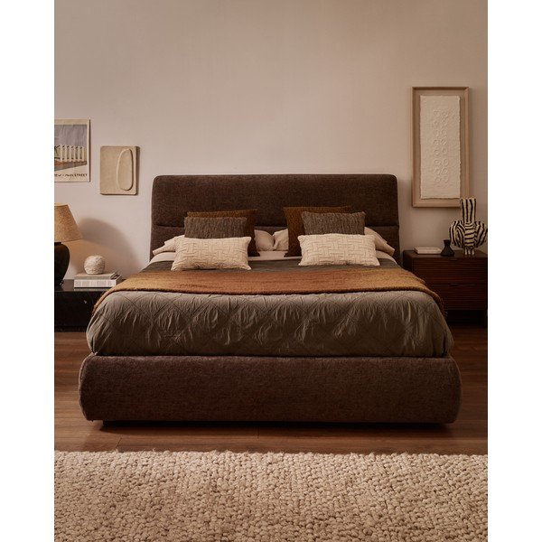 Sötétbarna kárpitozott ágyneműtartós zsenília franciaágy ágyráccsal 180x200 cm Dafra – Kave Home-image-1
