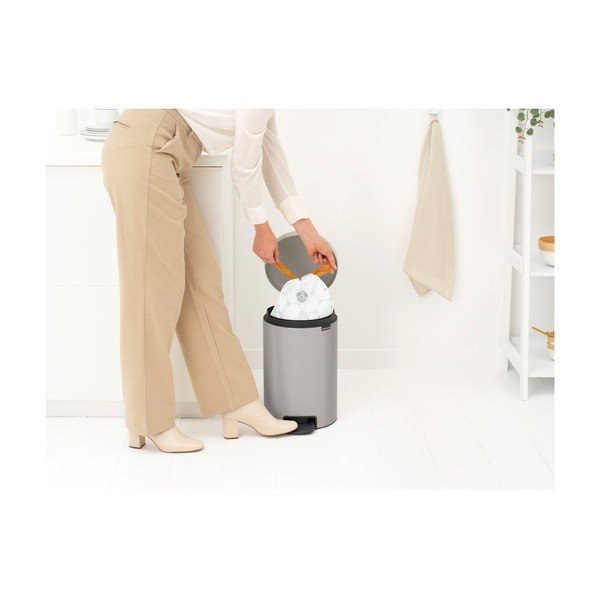 Világosszürke acél pedálos szemetes 12 l NewIcon – Brabantia-image-3