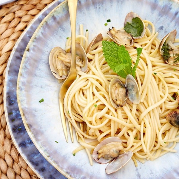 Brisa kék-fehér agyagkerámia tányér tésztához, ⌀ 23 cm - Costa Nova-image-1