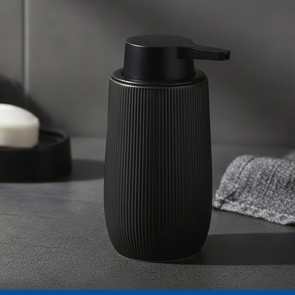 Fekete műanyag szappanadagoló 400 ml Fablo – Wenko-image-1