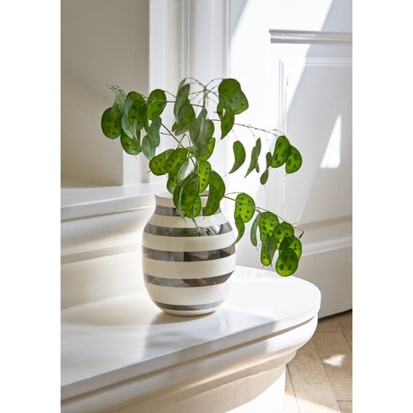 Omaggio fehér agyagkerámia váza ezüstszínű részletekkel, magasság 20 cm - Kähler Design-image-1