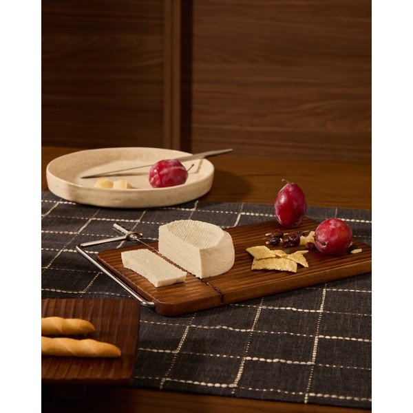 Fa vágódeszka 29 x 22 cm Rommu – Kave Home-image-1