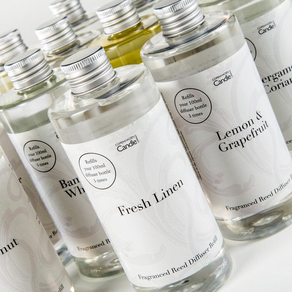 Szantálfa illatú utántöltő aromadiffúzorhoz, 300 ml - Copenhagen Candles-image-1