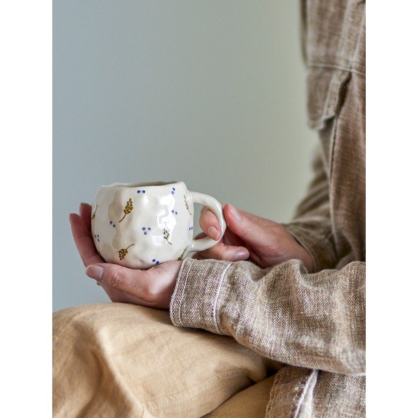 Krémszínű agyagkerámia bögre 260 ml Pippine – Bloomingville-image-1