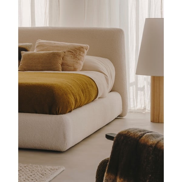 Bézs kárpitozott franciaágy 180x200 cm Martina – Kave Home-image-1