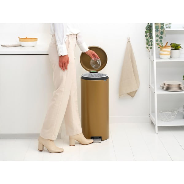 Sárgaréz színű acél pedálos szemetes 30 l NewIcon – Brabantia-image-3