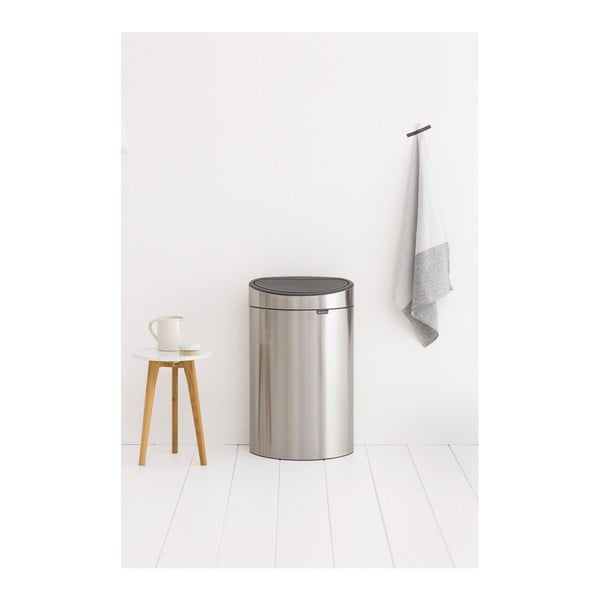 Matt ezüstszínű acél érintésre nyíló szemetes 40 l Touch Bin – Brabantia-image-3
