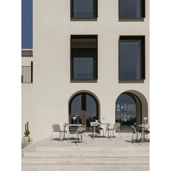 Világosszürke fém kerti szék Yua Wire – Blomus-image-3