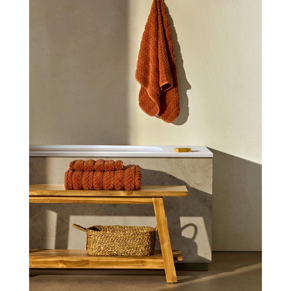 Terrakotta színű frottír pamut törölköző 50x90 cm Rune – Kave Home-image-3