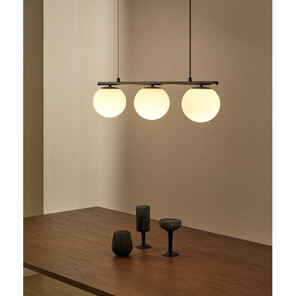 Fehér-fekete fém függőlámpa üveg búrával Brisia – Kave Home-image-1