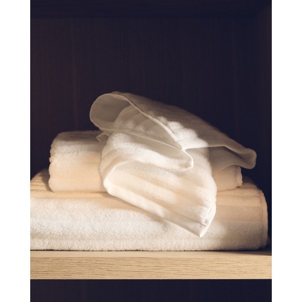 Fehér frottír pamut fürdőlepedő 70x140 cm Navira – Kave Home-image-1