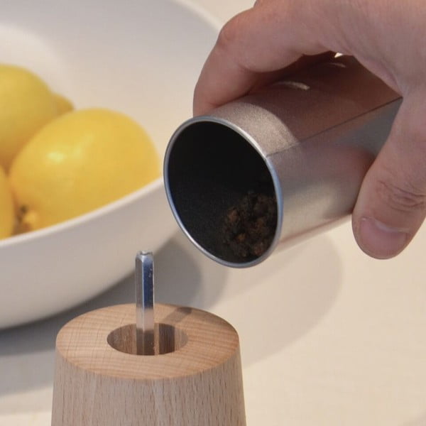 Kiki fekete fűszerörlő tölgyfából - Wireworks-image-1