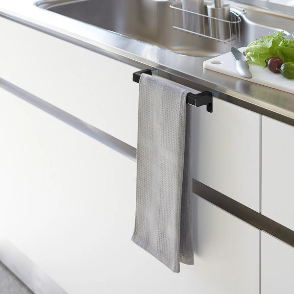 Fekete függő konyharuha tartó Tower – YAMAZAKI-image-1