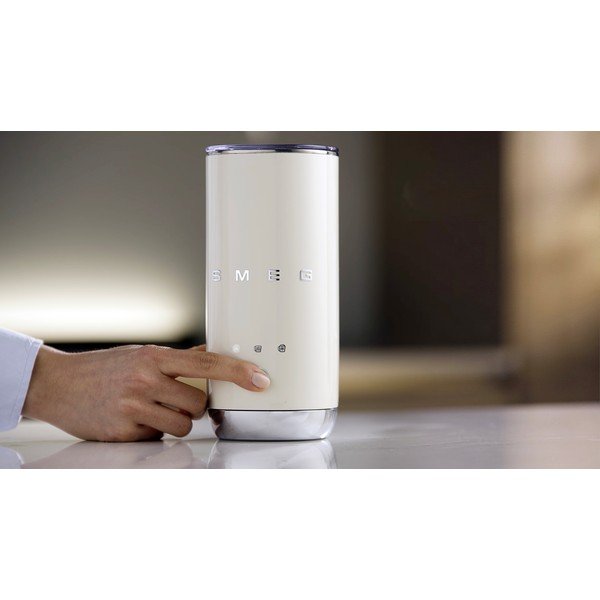 Krémszínű műanyag elektromos tejhabosító 120 ml – SMEG-image-3