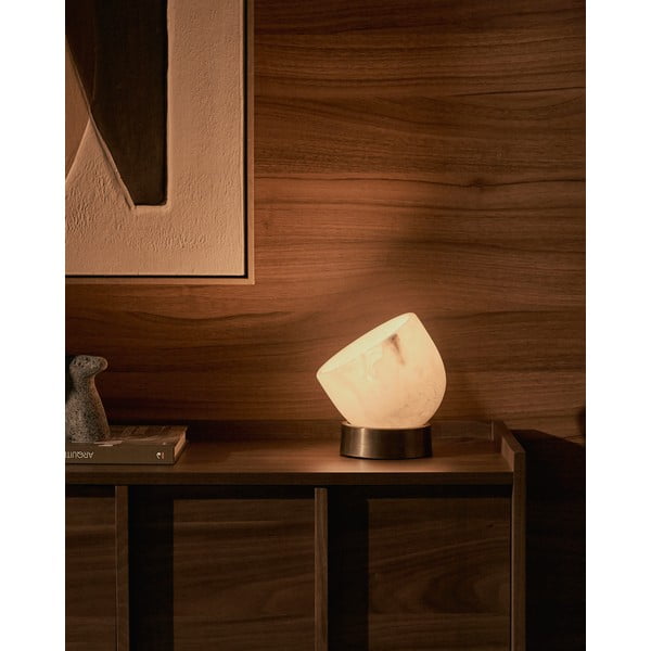 Krémszínű-sárgaréz színű asztali lámpa (magasság 17 cm) Shenli – Kave Home-image-1