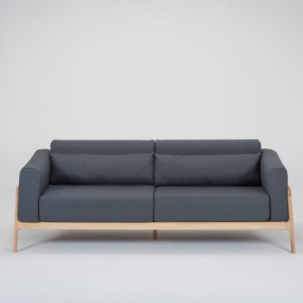 Fawn kékesszürke háromszemélyes kanapé, masszív tölgyfa szerkezet - Gazzda
