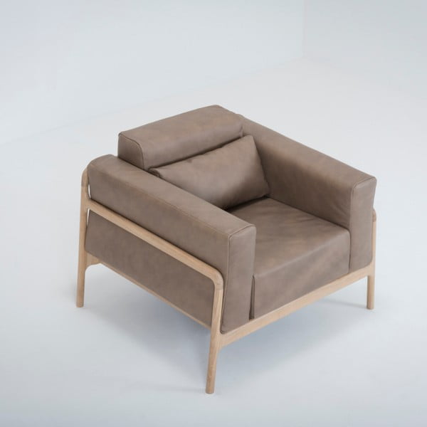 Fawn fotel tömör tölgyfa konstrukcióból világosbarna bivalybőr ülőpárnával - Gazzda-image-1