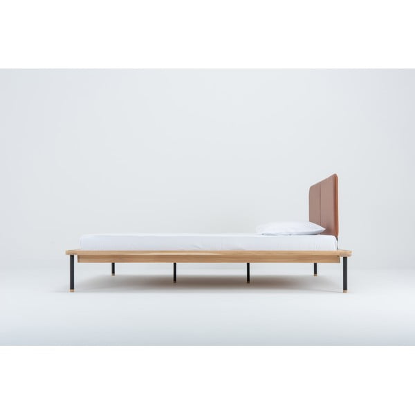 Barna-natúr színű tölgyfa franciaágy ágyráccsal 160x200 cm Fina – Gazzda-image-3