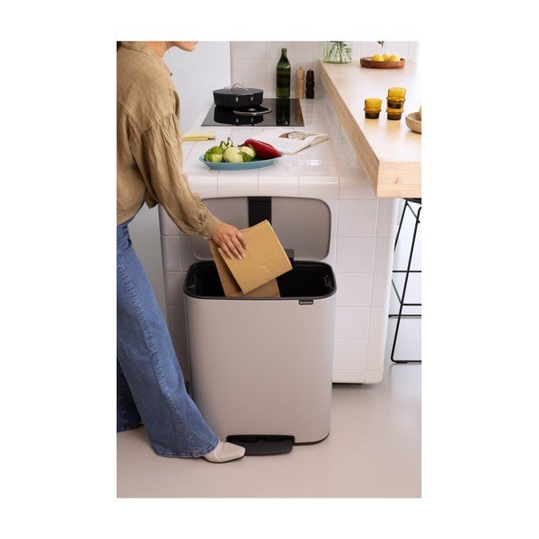 Világosszürke acél pedálos szemetes 60 l Bo – Brabantia-image-1