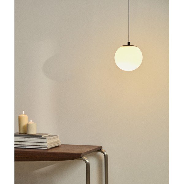 Fehér-fekete fém függőlámpa üveg búrával ø 15 cm Brisia – Kave Home-image-1