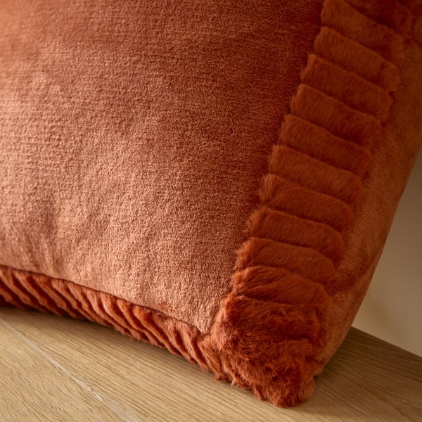 Mikroplüss díszpárna 55x55 cm Velvet and Faux Fur – Catherine Lansfield-image-2