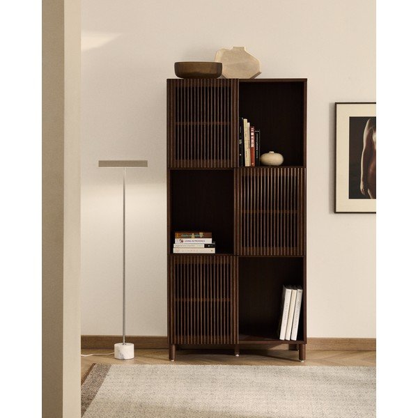 Sötétbarna könyvespolc tolóajtóval, diófa dekorral 84,5x170x42,5 cm Beyla – Kave Home-image-1