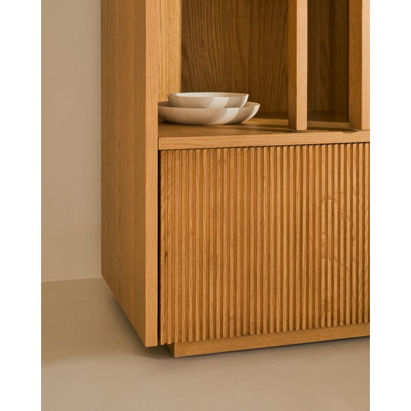 Natúr színű tálalószekrény tolóajtóval tölgyfa dekorral 100x174x40 cm Helvine – Kave Home-image-4