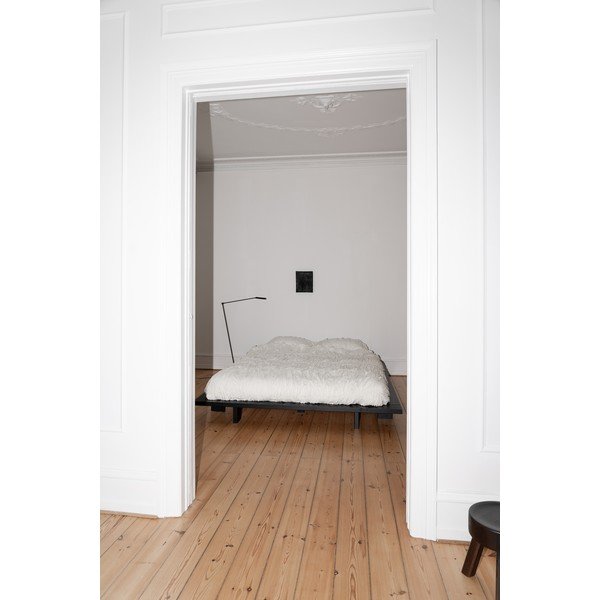 Fekete franciaágy fenyőfából, 140x200 cm-es ráccsal Japan - Karup Design-image-4