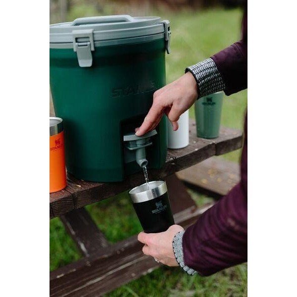 Italtartó 7,5 l Fast-Flow Water Jug Black 2.0 – Stanley-image-1