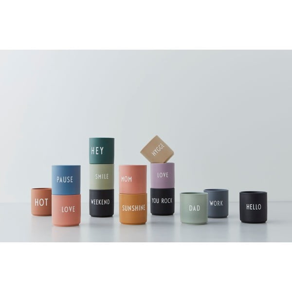 Rózsaszín-bézs porcelán bögre 300 ml Love – Design Letters-image-1