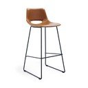 Konyakbarna bőrutánzat bárszék (ülésmagasság 76 cm) Zahara – Kave Home