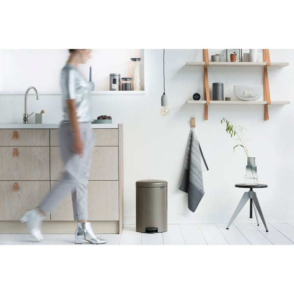 Szürke acél pedálos szemetes 20 l NewIcon – Brabantia-image-3