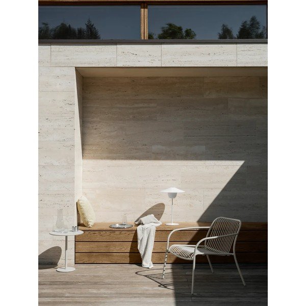 Világosszürke fém kerti fotel Yua Wire – Blomus-image-1