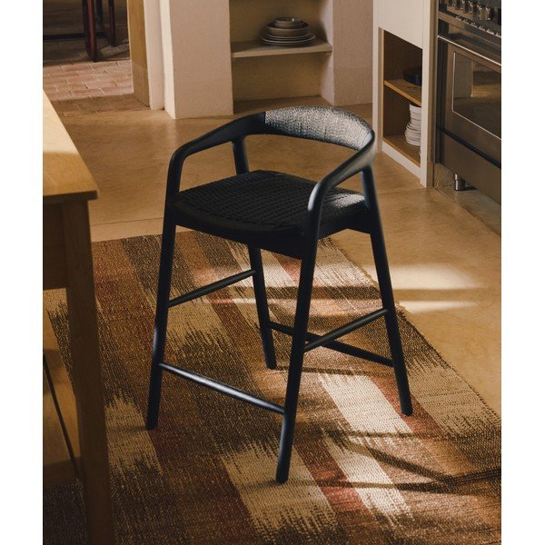 Fekete tölgyfa karfás bárszék (ülésmagasság 65 cm) Derile – Kave Home-image-1