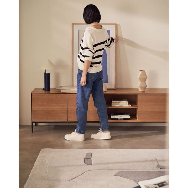 Natúr színű TV-állvány diófa dekorral 195x55 cm Vedrana – Kave Home-image-1