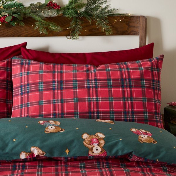 Piros-sötétzöld egyszemélyes ágyneműhuzat 150x120 cm Christmas Tartan Teddy Bear – Catherine Lansfield-image-3