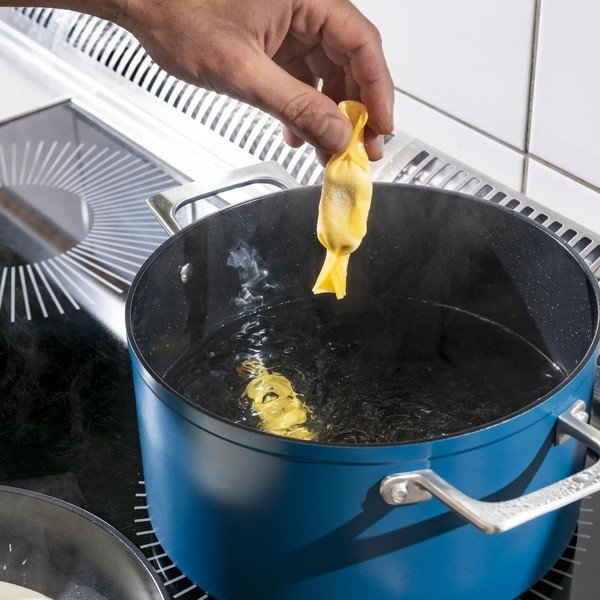 Edény fedővel-kerámia felülettel 5,5 l Meda 4.0 – FABINI-image-1