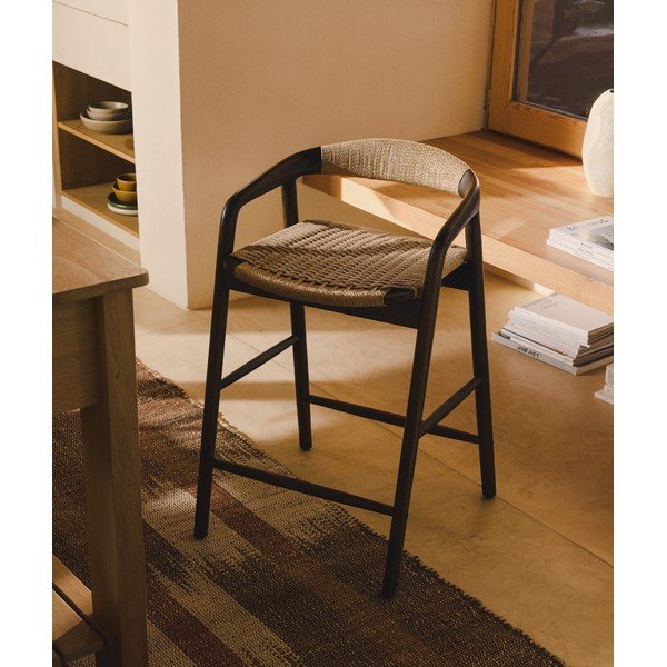 Barna tölgyfa karfás bárszék (ülésmagasság 65 cm) Derile – Kave Home-image-1