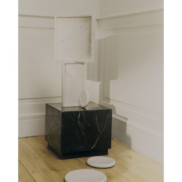 Márvány dekoratív tálca 35x35 cm Serela – Kave Home-image-2