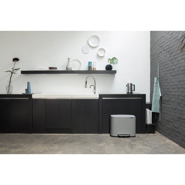 Világosszürke acél szelektív pedálos szemetes 34 l Bo – Brabantia-image-1