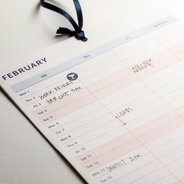 Falinaptár pároknak - Busy B-image-1