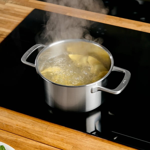 Indukciós tűzhelyhez alkalmas rozsdamentes acél edény fedővel 3 l Lucca 3.0 – FABINI-image-1