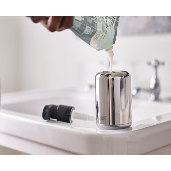 Fényes ezüstszínű rozsdamentes acél szappanadagoló 300 ml EasyStore Luxe – Joseph Joseph-image-3