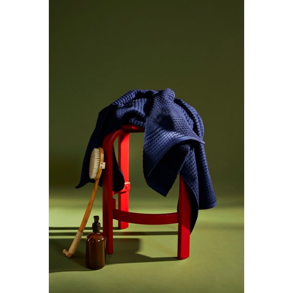 Sötétkék frottír bio pamut fürdőlepedő 70x140 cm Check – JUNA-image-1