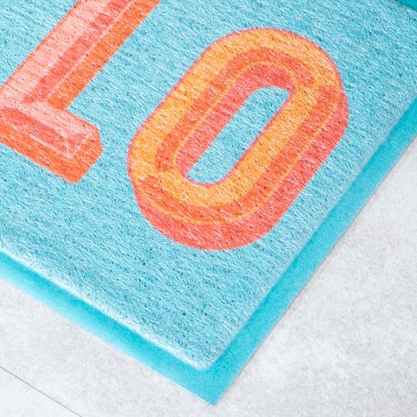 Újrahasznosított műanyag lábtörlő 40x70 cm Blue Hello – Artsy Doormats-image-2