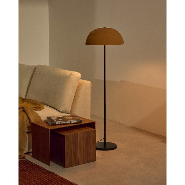 Terrakotta színű állólámpa fém búrával (magasság 140 cm) Nibla – Kave Home-image-1