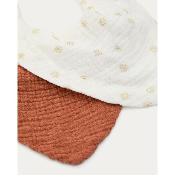 Krémszínű-terrakotta színű pamut nyálfogó készlet 2 db-os Olna – Kave Home-image-3