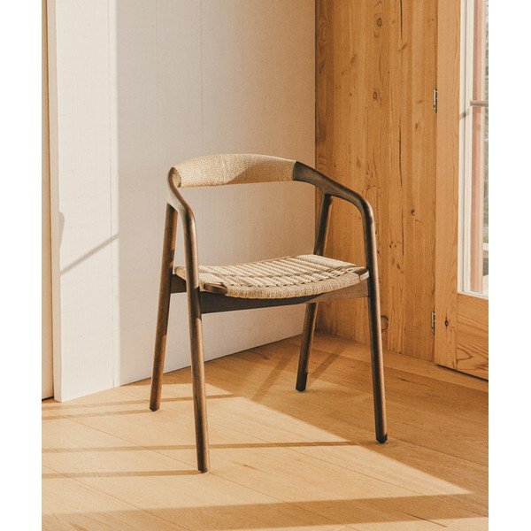 Sötét natúr színű karfás étkezőszék Derile – Kave Home-image-1